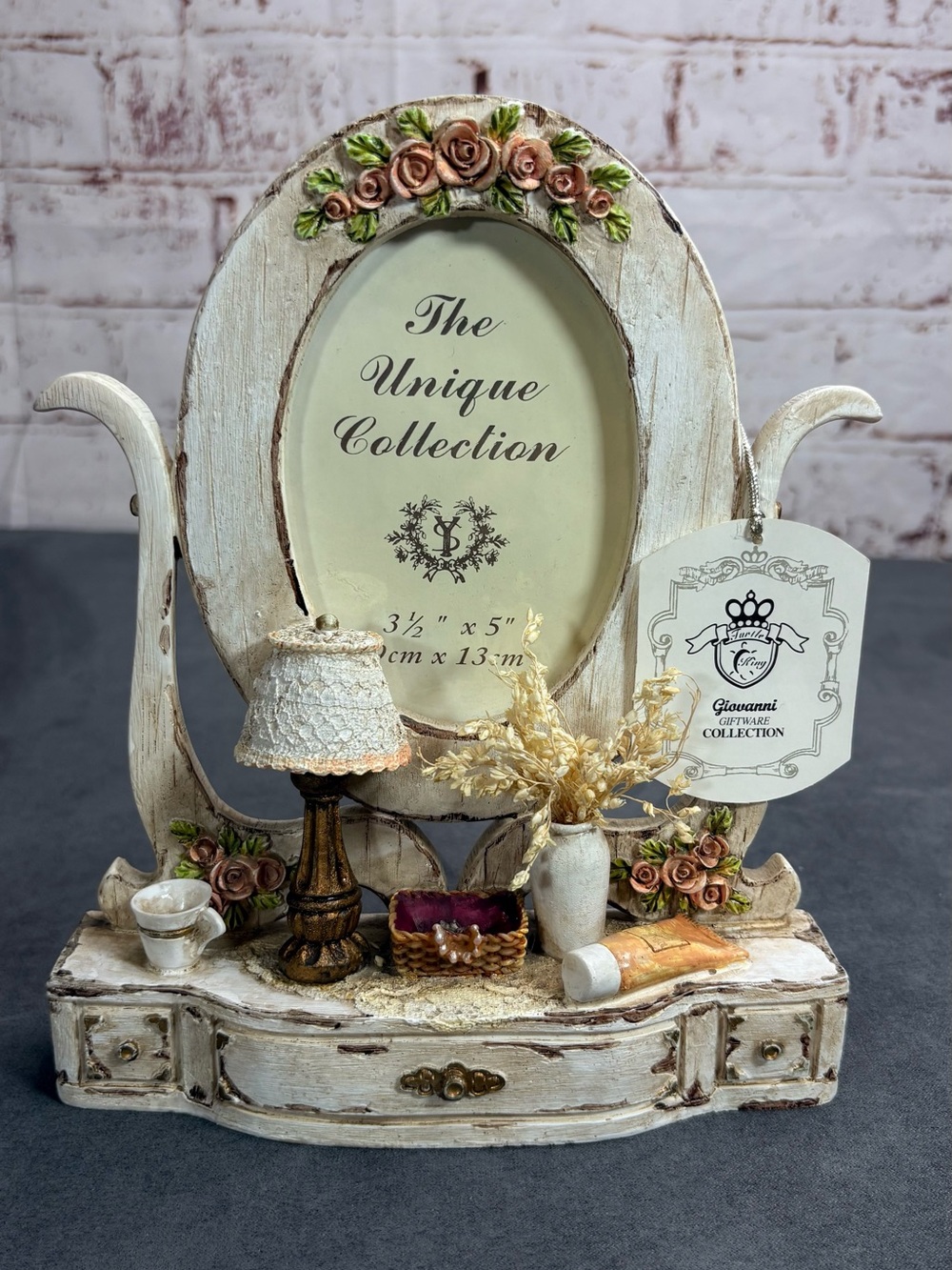 Giovanni Decorative Vintage-Style Oval Photo Frame with Miniature Decor